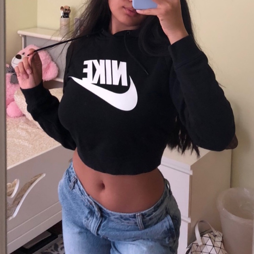 Cropped Nike Hoodie